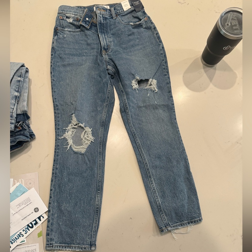 Abercrombie high rise mom jeans size 26 with tags